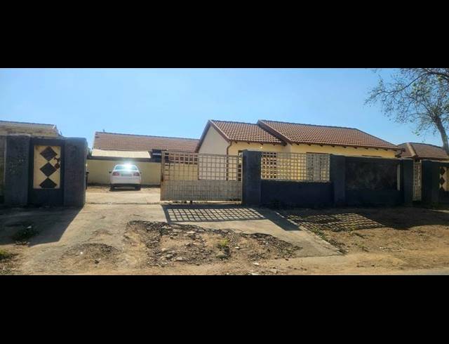 2 BEDROOM HOUSE FOR SALE IN LOTUS GARDENS